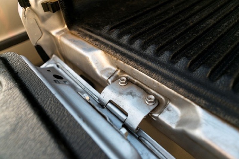 Name:  Cleaning%20the%20tray%20on%20your%20pick-up%20truck%202.jpg
Views: 102
Size:  120.5 KB