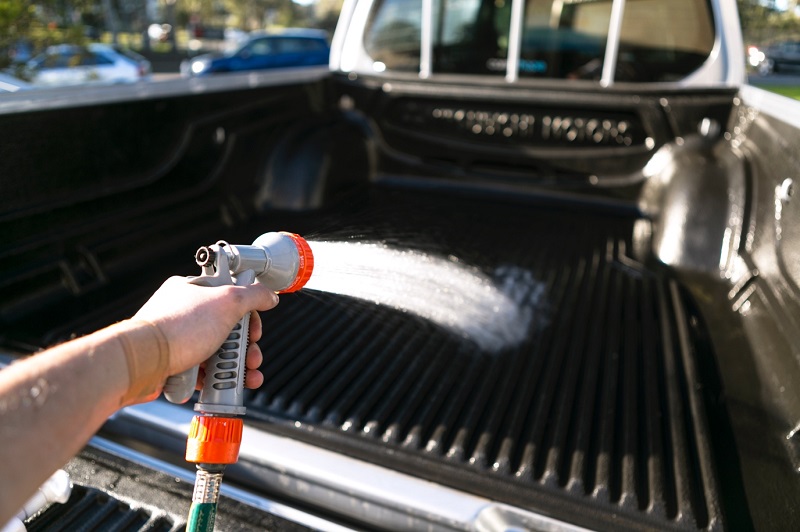 Name:  Cleaning%20the%20tray%20on%20your%20pick-up%20truck%203.jpg
Views: 100
Size:  109.6 KB