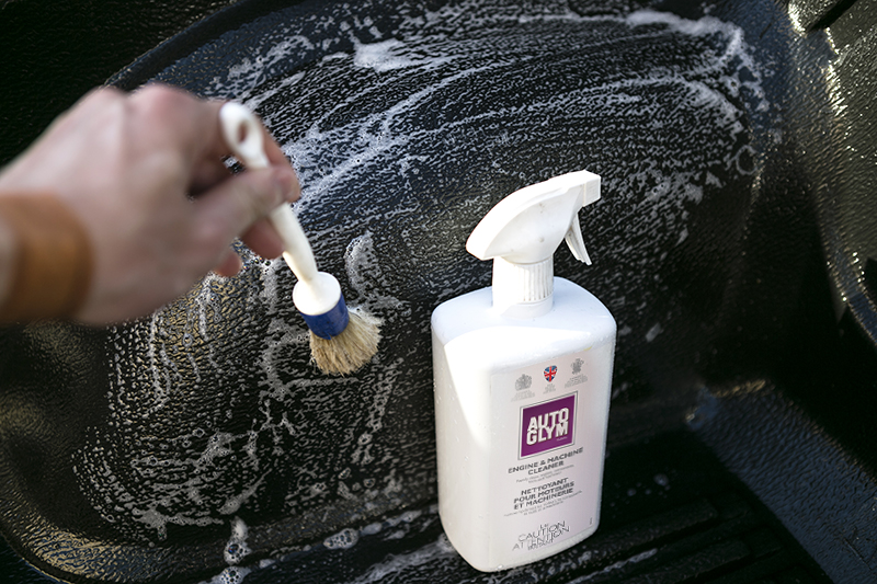 Name:  Cleaning%20the%20tray%20on%20your%20pick-up%20truck%205.jpg
Views: 101
Size:  413.3 KB